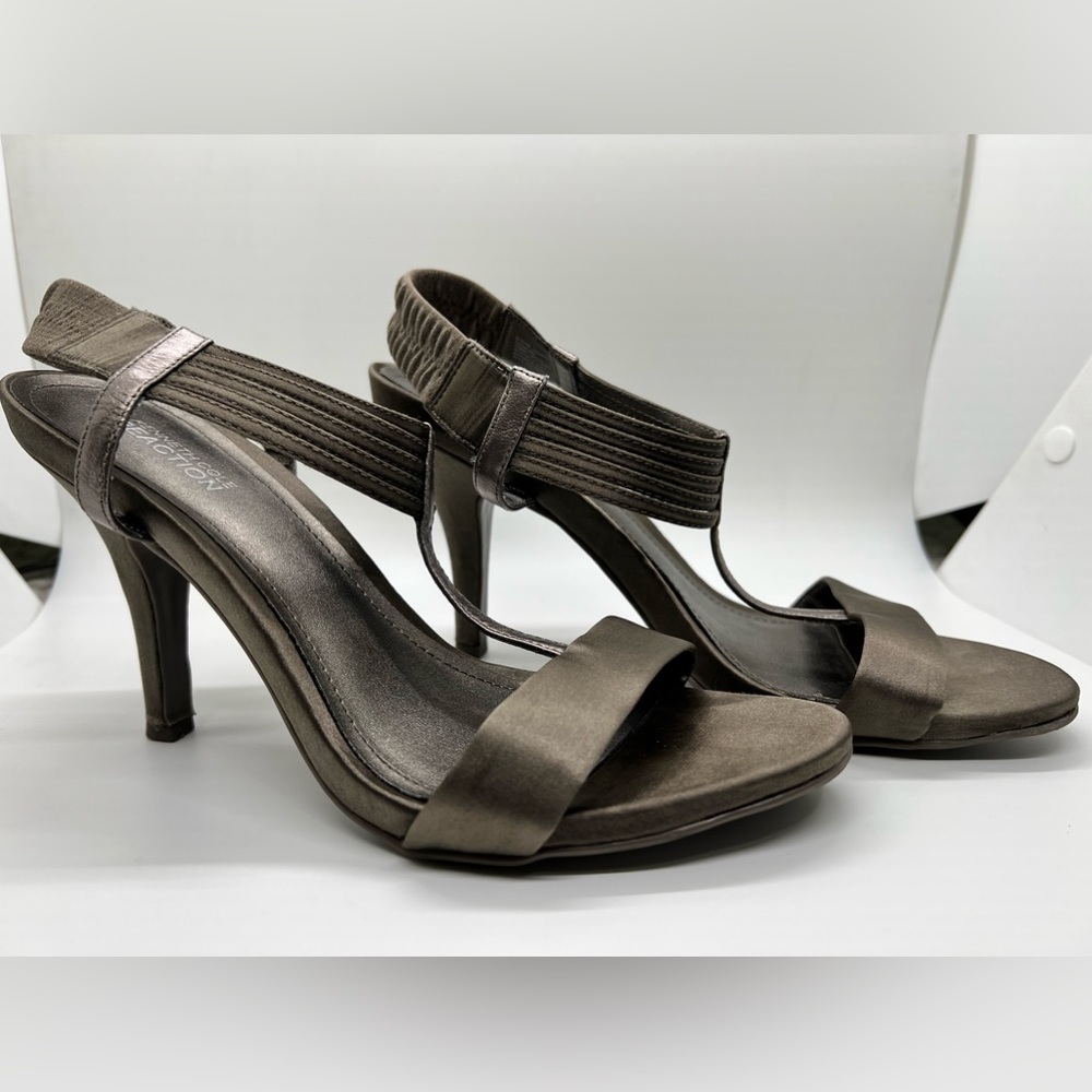 Kenneth Cole Reaction Satin Fabric Heels Size 8.5M